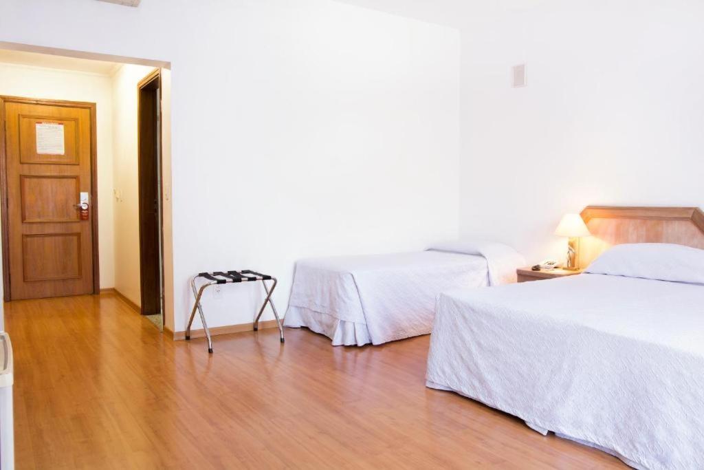 Paradies Hotel Express Жарину Екстериор снимка