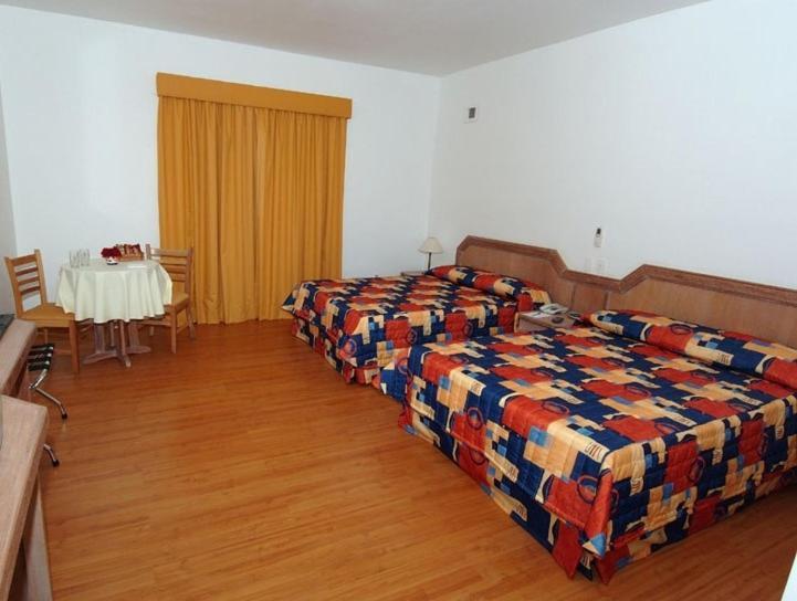 Paradies Hotel Express Жарину Екстериор снимка