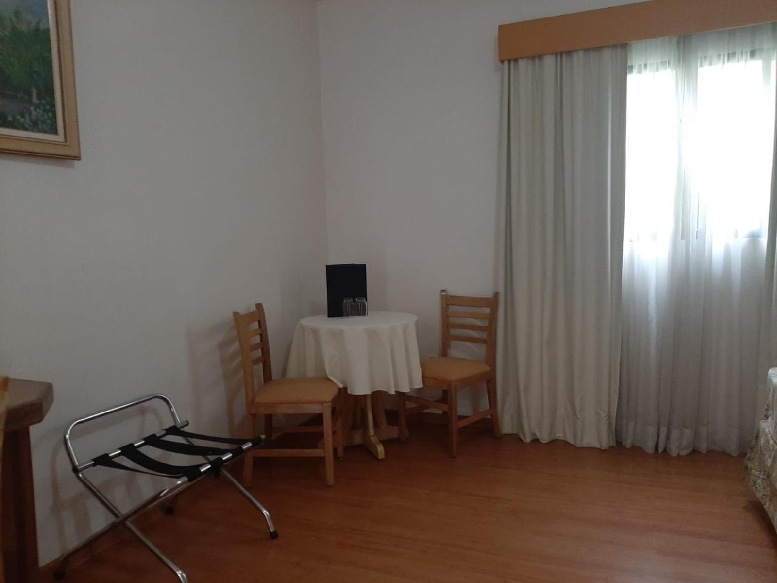 Paradies Hotel Express Жарину Екстериор снимка